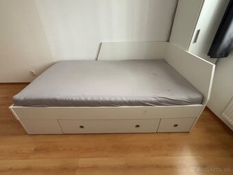 Posteľ so zástenou a úložným priestorom - 2