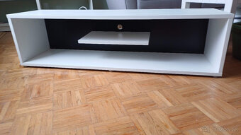 Stolík pod TV 140 cm - 2