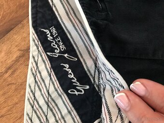 GUESS originál black damske kratasy S - 2