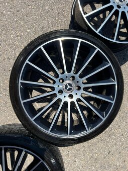 Kolesá s letnými pneumatikami na Mercedes-Benz r20 - 2