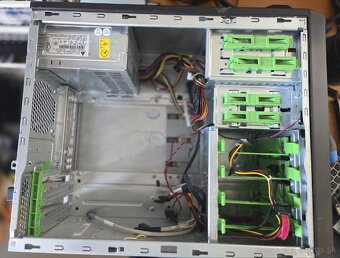 Kvalitná pevná atx - 2