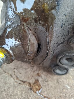 Zadný diferenciál Nissan X-Trail poškodený obal. - 2