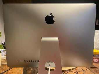 Apple iMac 21.5” (Late 2015) + M. Keyboard (num) + M. Mouse - 2