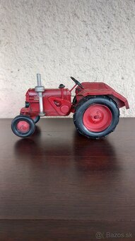 Stará plechová hračka-traktor - 2