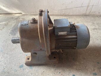 Elektromotor s prevodom - 2