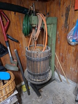 Predám preš na hrozno, veľký. - 2