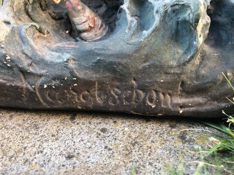 Socha Dievca sa psikom na rybacke - 2