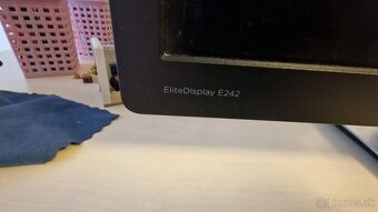 Monitor - HP Elite Display E242 - bez poskodenia - 2