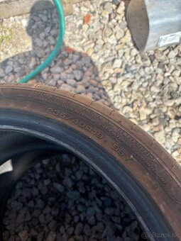 Gumy 235/40 R19 letne - 2