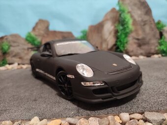 Prodám model 1:18 Porsche 911 GT3 RS - 2
