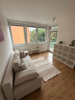 Prenájom s výhľadom na zeleň – 1-izbový byt s balkónom, Kysu - 2