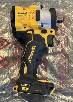 Rázový utahovák DEWALT DCF22N - 2