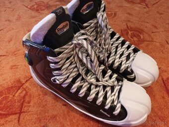 Brankárske korčule Reebok 20K, vel.11, užší, 1x použité - 2