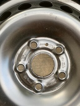 Plechový disk 5x112 ET43 + pneu Pirelli 195/65 R15 - 2