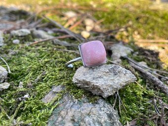 Prateň s ruzovým thulitom - 2