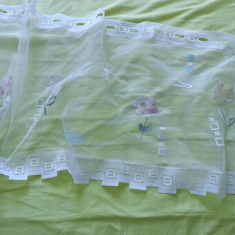 Predám záclonky na vitrážové tyče+tyče zdarma - 2