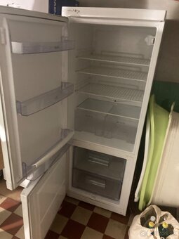 Predám chladničku s mrazničkou Zanussi - 2