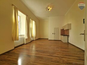 Na predaj 1-2 izbový byt v centre Liptovského Mikuláša - 2