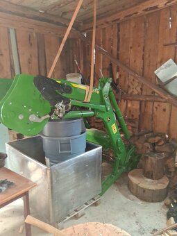 Čelný nakladač na John Deere - 2