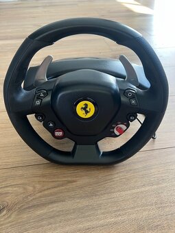 Ferrari THRUSTMASTER volant a pedále na Pc,Playstation. - 2