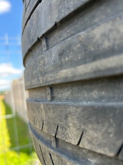 245/40R18 - 2