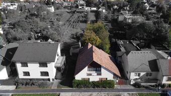 RODINNÝ DOM V CENTRE VINIČNÉHO S VEĽKÝM POZEMKOM 1093 m² - 2
