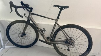 Gravel Kellys SOOT 50 28 bicykel, sivá, top stav - 2