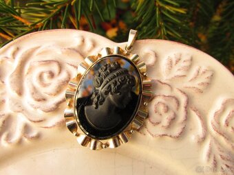 Starý strieborný prívesok osádzaný kameou, Ag 900 - 2