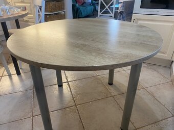 Kruhový stôl - 2