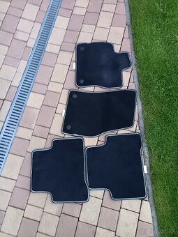 Predám velurove koberce na VW TOURAN..... - 2