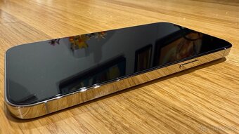 Predám iPhone 13 Pro Max 256GB Silver - top stav - 2