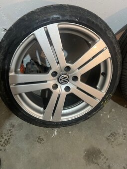 elektrony 225/40 r18 - 2