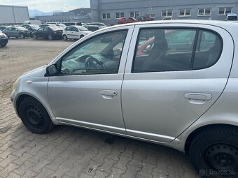 TOYOTA YARIS - 2