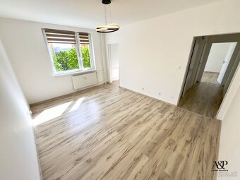 REKONŠTRUOVANÝ 2 IZBOVÝ BYT, 48M2, UL. L.NOVOMESKÉHO, SENICA - 2