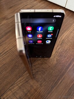 📱 Samsung Galaxy Z Fold4 512 GB – Béžový - 2