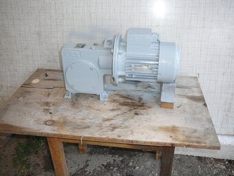 Motor s prevodovkou - 2