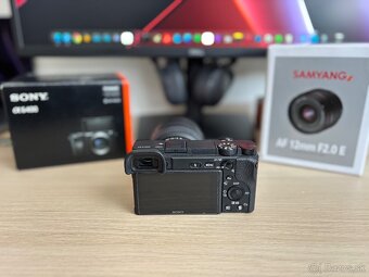Predám Sony A6400 + Samyang AF 12mm F2.0 E - 2