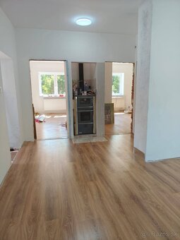 3-izbovy vidiecky dom na polosamote blizko Bratislavy - 2