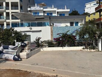 Apartmánový dom s bazénom priamo pri mori – Čierna Hora - 2