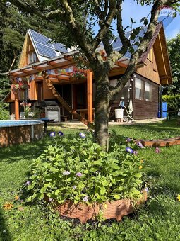 Záhrada s chatou v krásnom prostredí - 2