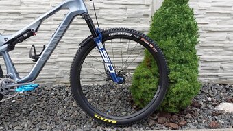 Nový Canyon LUX Trail CF 2025 v TOP Výbave - 2