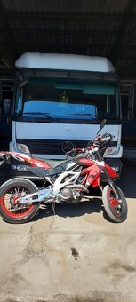 Aprilia sxv 450-....cena 2000€ - 2