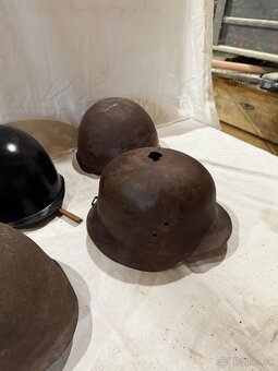 Vojenske prilby helmy - 2