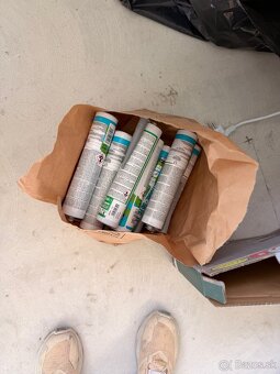 Predám polyuretánový tmel a lepidlo značky DEBBEX - 2