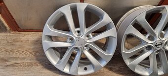 Predám originál Nissan Juke elektrony 5x114,3 R17 Rozmer: 7J - 2