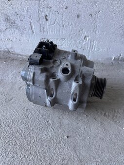 Alternátor Audi A7 (C8) - 2