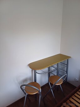 Stolík a stoličky do kuchyne. Barové sedenie. - 2