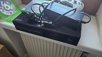 Xbox One 500GB + hry a joypad - 2