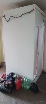 Darujem za odvoz a rozobratie skriňu - 2