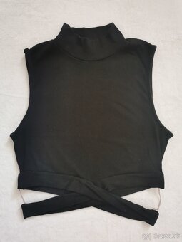 Prekríženy crop top Fashion nova - 2